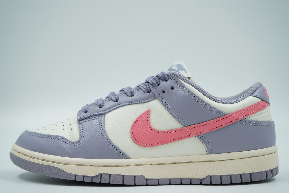 Pre-owned women’s Nike Dunk Low Indigo Haze in sail and lavender with pink Swoosh, side view