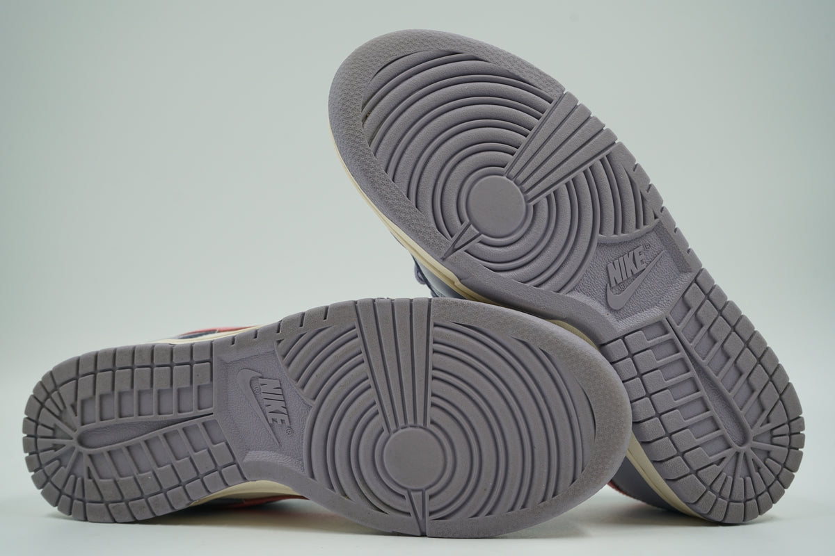 Pre-owned women’s Nike Dunk Low Indigo Haze, outsole view with lavender tread and Nike logo
