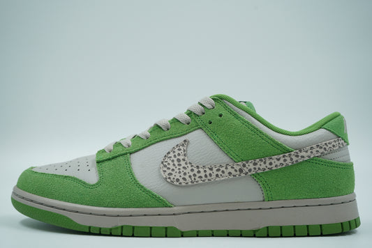 Pre-owned Nike Dunk Low Safari Swoosh in green suede and grey leather with safari print Swoosh, side view