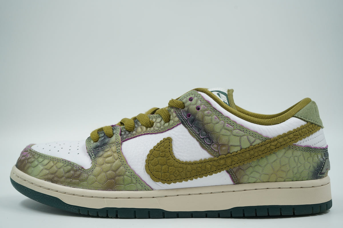Pre-owned Alexis Sablone x Nike SB Dunk Low Chameleon with green reptile overlays and textured Swoosh, side view