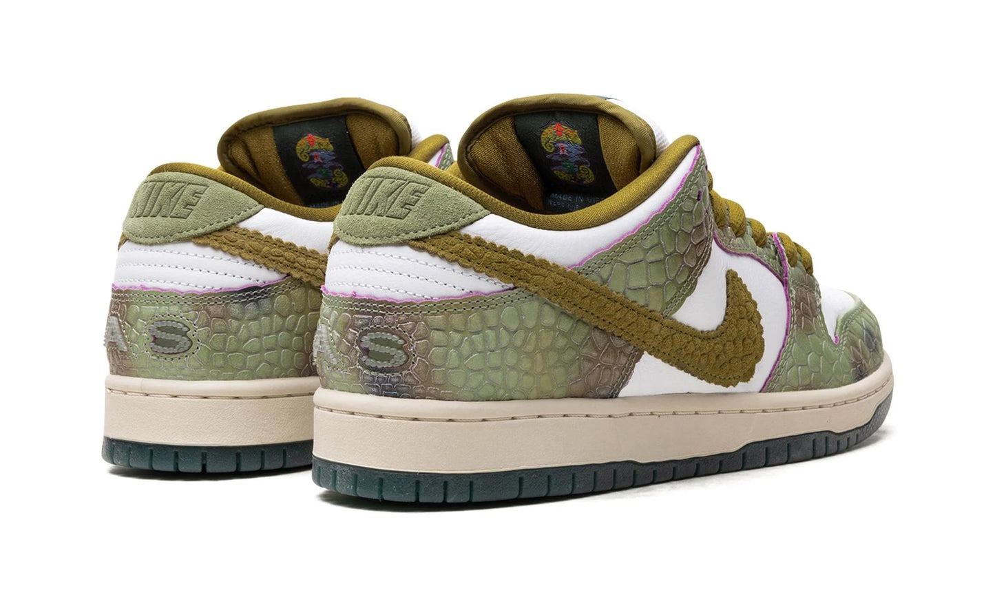 SB Dunk Low Chameleon