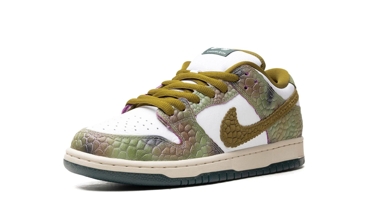 SB Dunk Low Chameleon