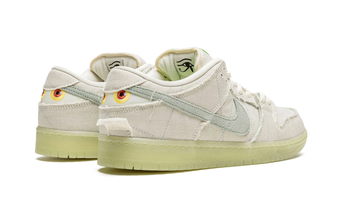 SB Dunk Low Mummy