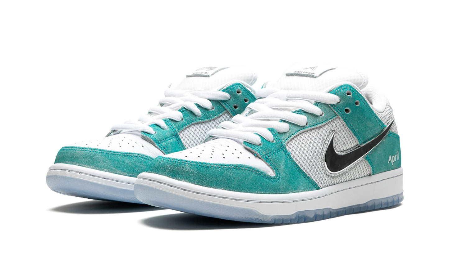 SB Dunk Low PRO QS April Skateboards