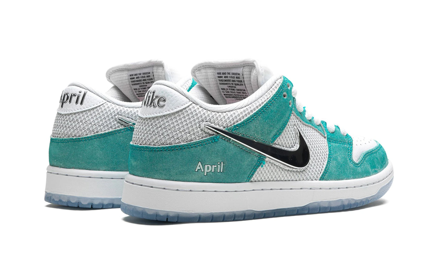 SB Dunk Low PRO QS April Skateboards