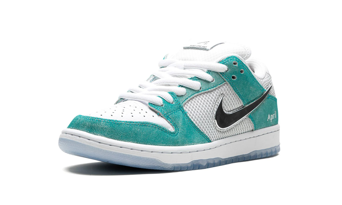 SB Dunk Low PRO QS April Skateboards