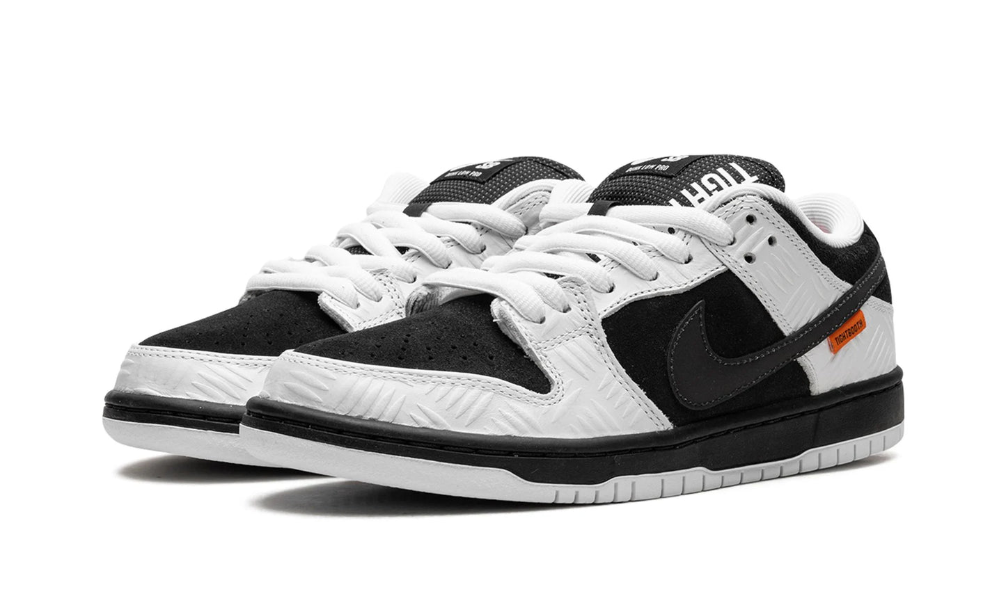 SB Dunk LOW Tightbooth