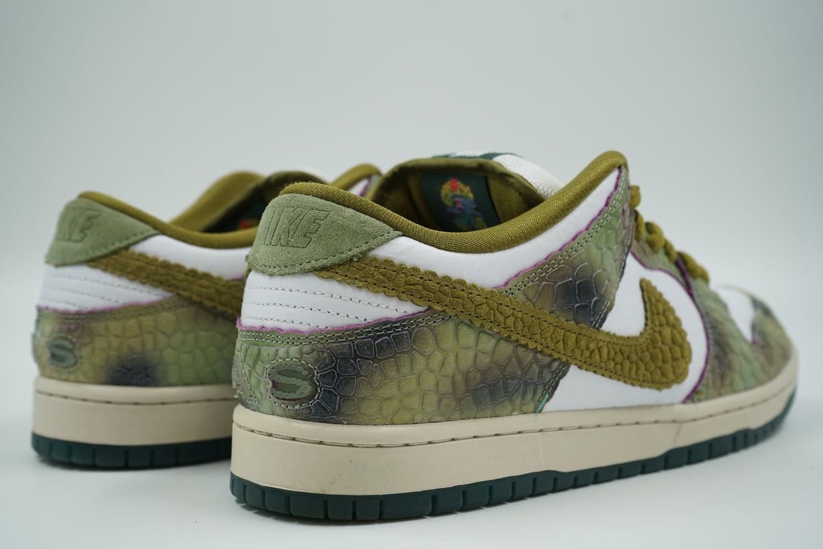 Pre-owned Alexis Sablone x Nike SB Dunk Low Chameleon with sage suede heel tab and S logo detail, rear view