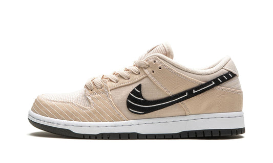 SB Dunk Low Albino & Preto - Nike - SecondPlace
