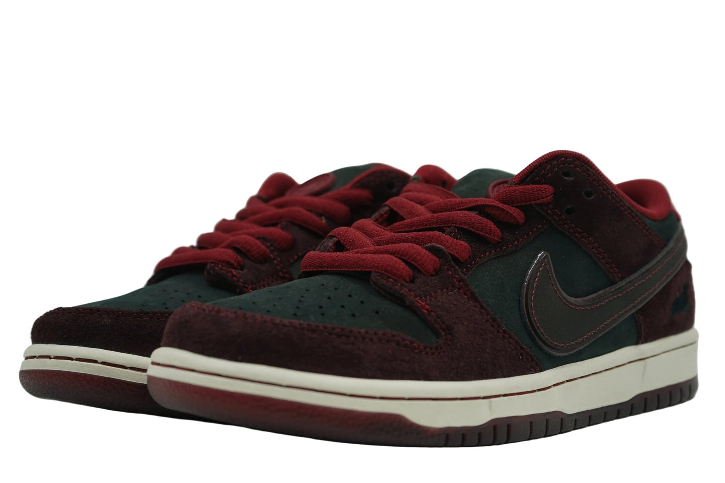 SB Dunk Low Mahogany Dark Beetroot x RIOT Skateshop - Nike - SecondPlace
