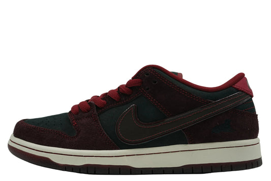 SB Dunk Low Mahogany Dark Beetroot x RIOT Skateshop - Nike - SecondPlace