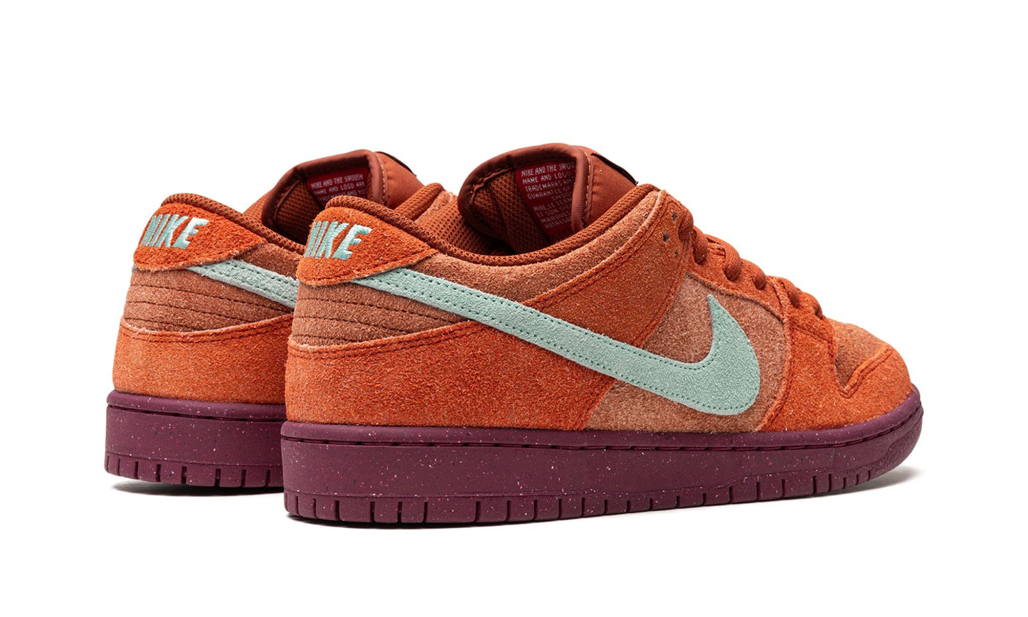 SB Dunk Low Mystic Red - Nike - SecondPlace