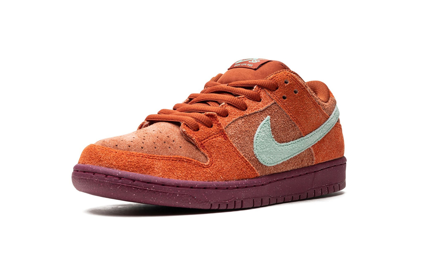SB Dunk Low Mystic Red - Nike - SecondPlace