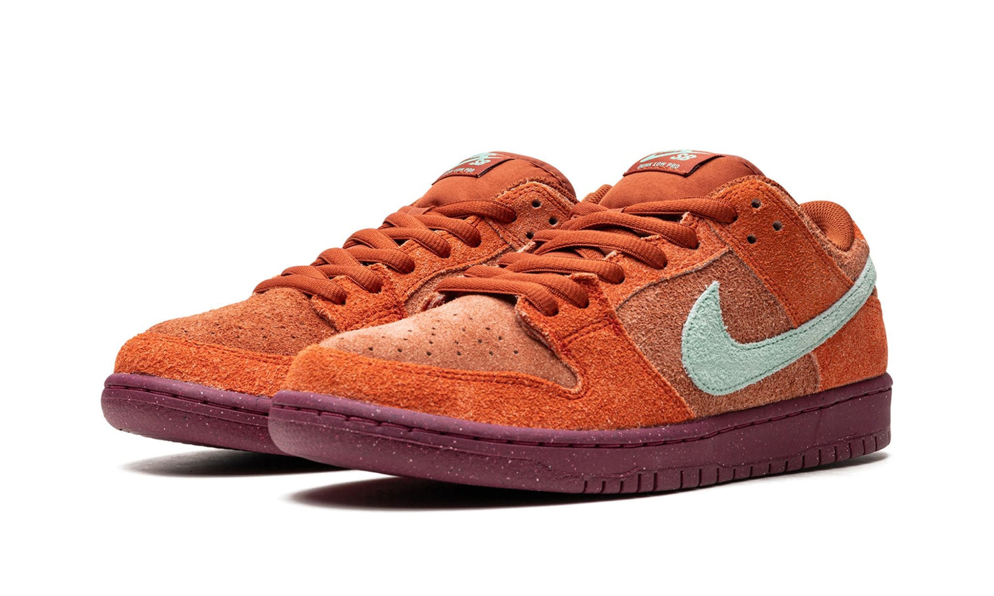 SB Dunk Low Mystic Red - Nike - SecondPlace