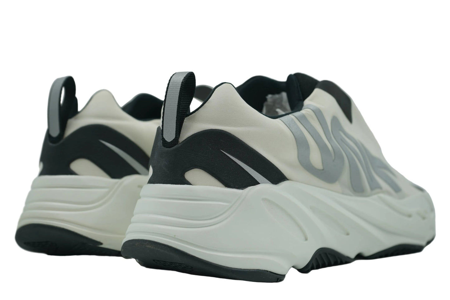 Yeezy Boost 700 MNVN Laceless Analog - Adidas - SecondPlace