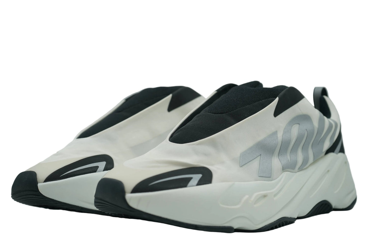 Yeezy Boost 700 MNVN Laceless Analog - Adidas - SecondPlace