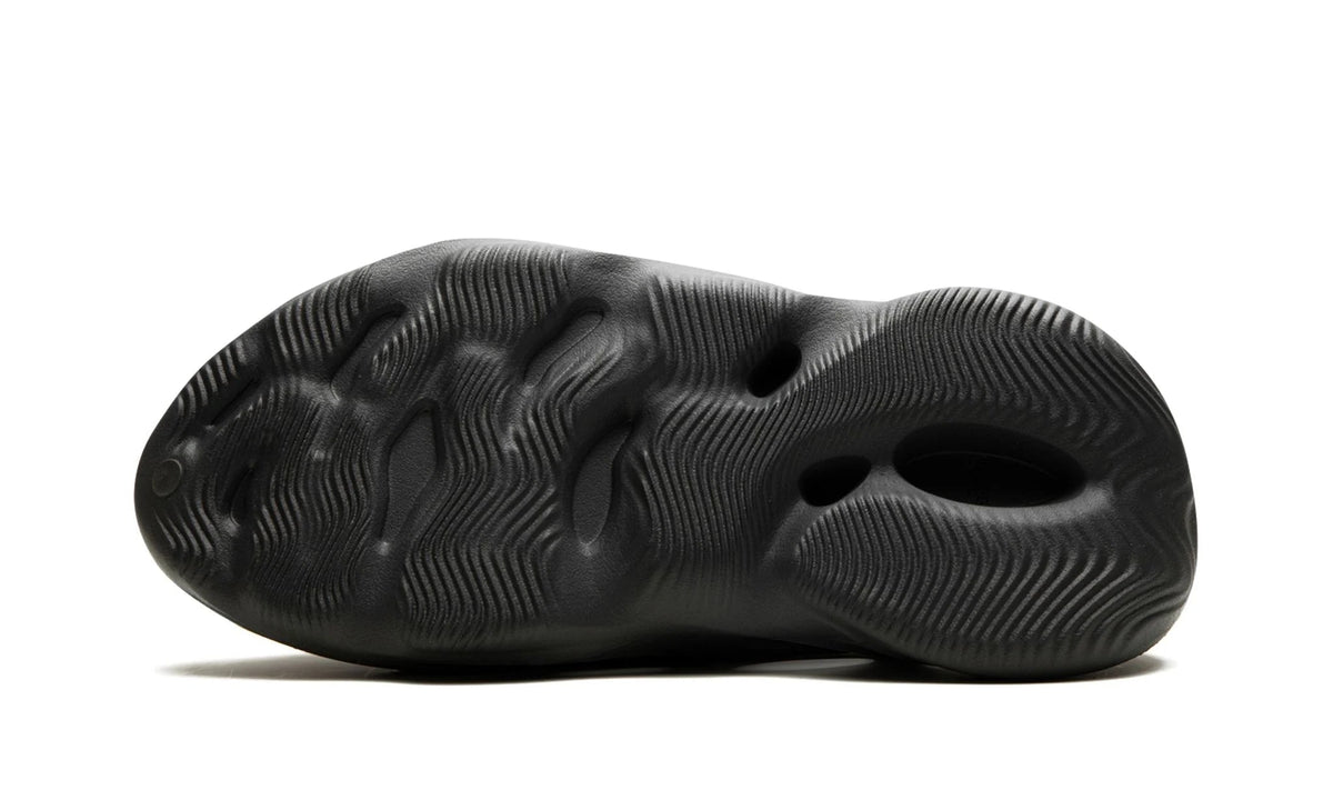 Yeezy Foam Runner Carbon – SecondPlace